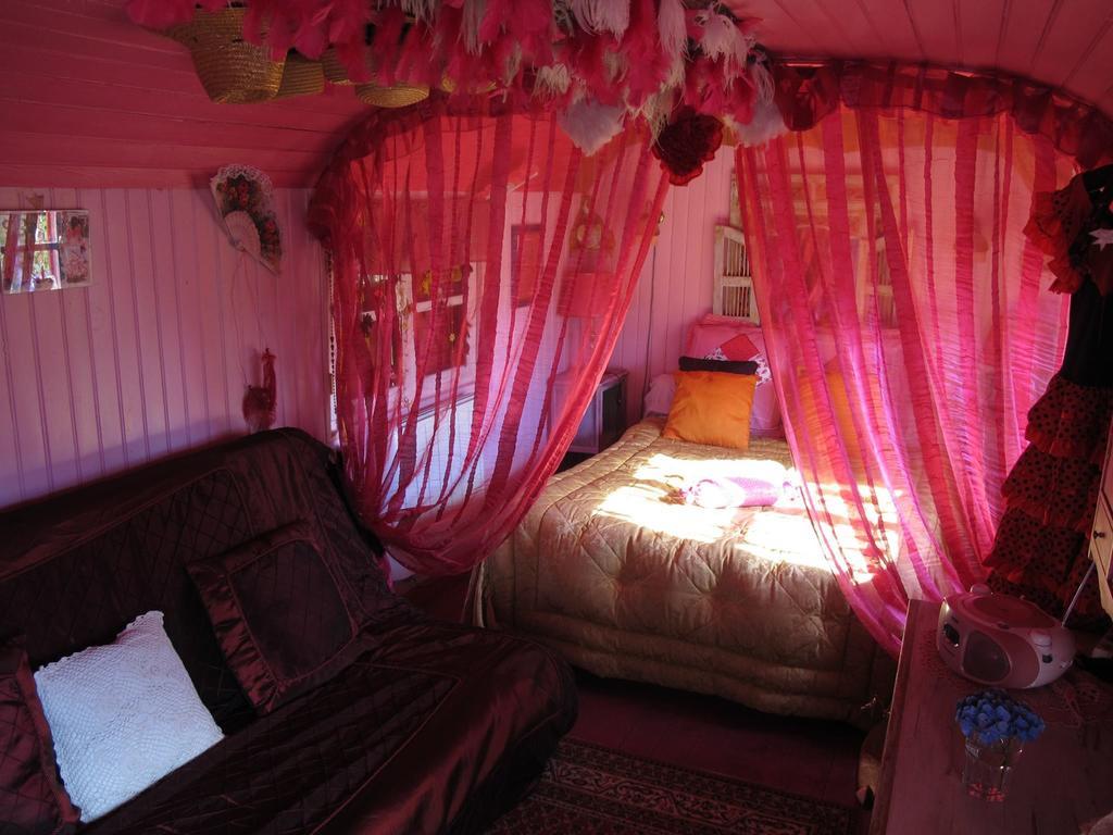 La Roulotte De Lola - Chambre D'Hotes La Celle  Kültér fotó