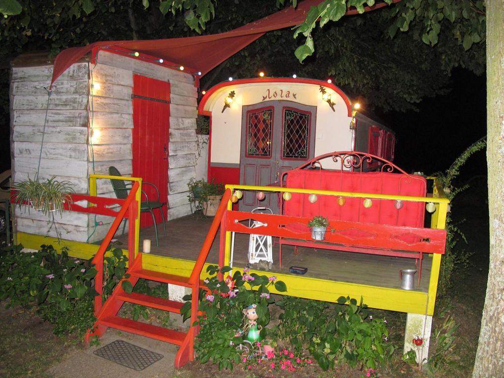 La Roulotte De Lola - Chambre D'Hotes La Celle  Kültér fotó
