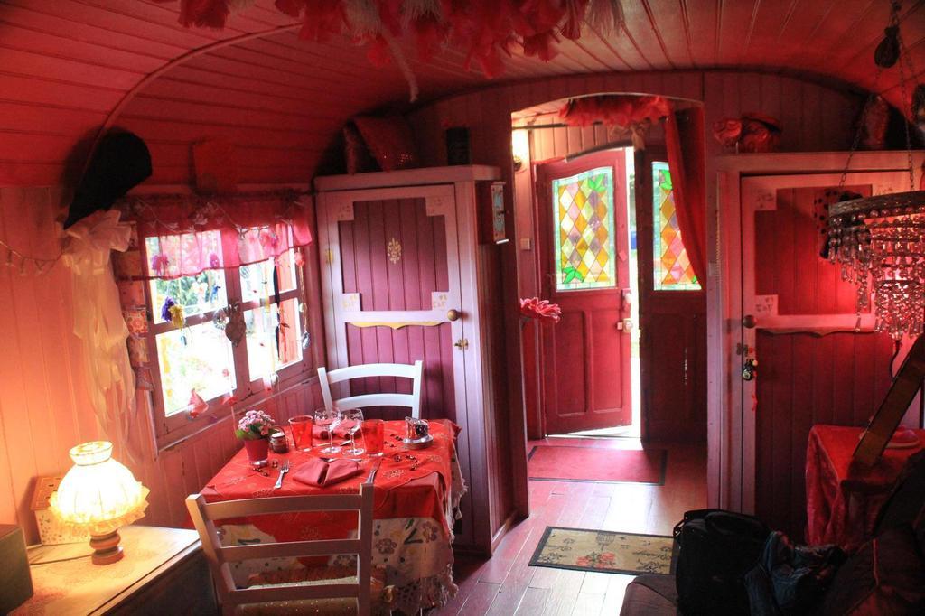La Roulotte De Lola - Chambre D'Hotes La Celle  Kültér fotó