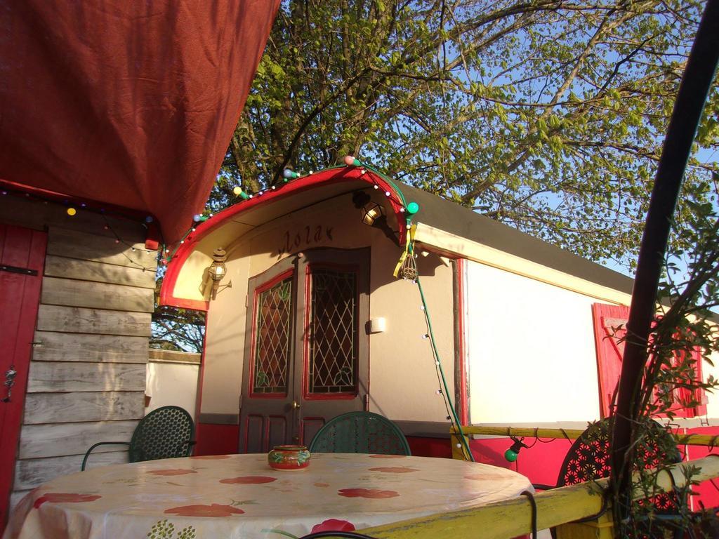 La Roulotte De Lola - Chambre D'Hotes La Celle  Kültér fotó