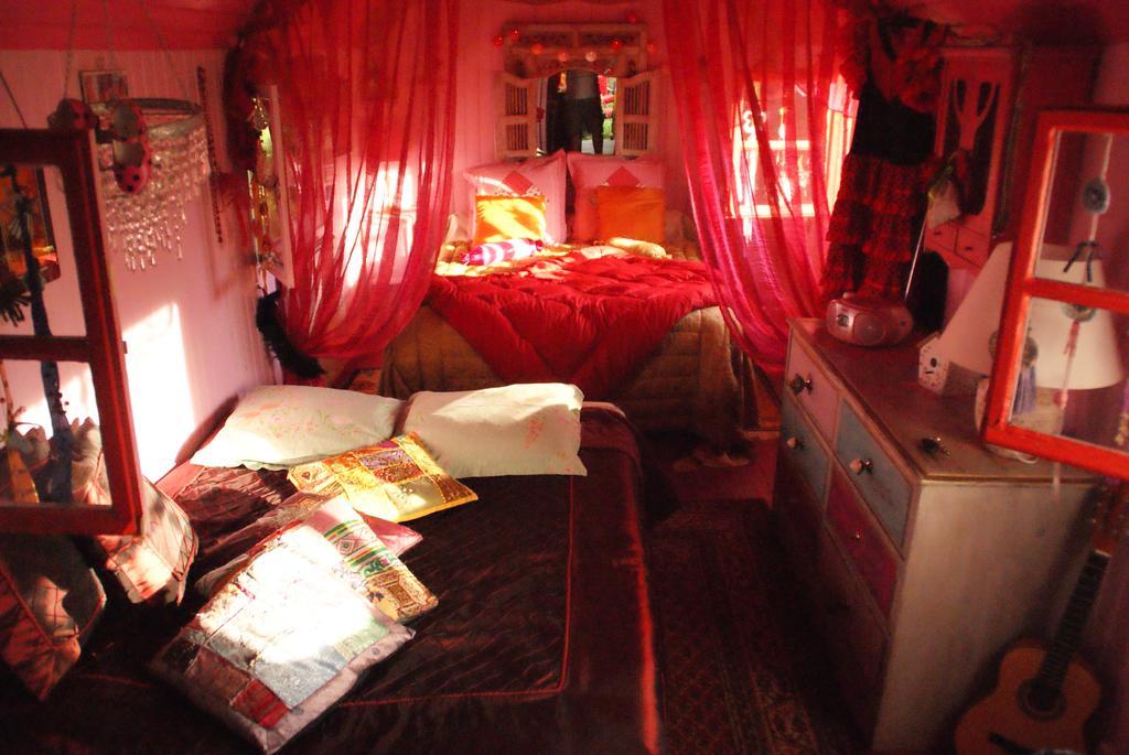 La Roulotte De Lola - Chambre D'Hotes La Celle  Kültér fotó